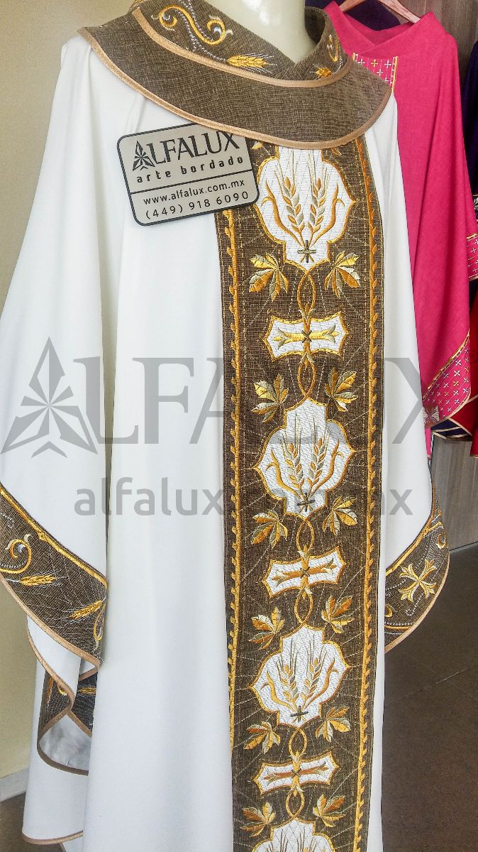 10 CORPUS Blanco Brocado CHOCOLATE